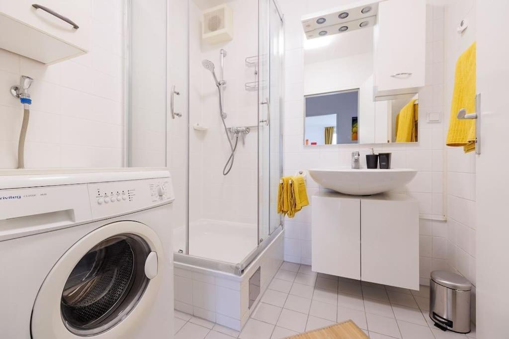 New! Cozy & Lovely Home In The 3Rd District Bécs Kültér fotó