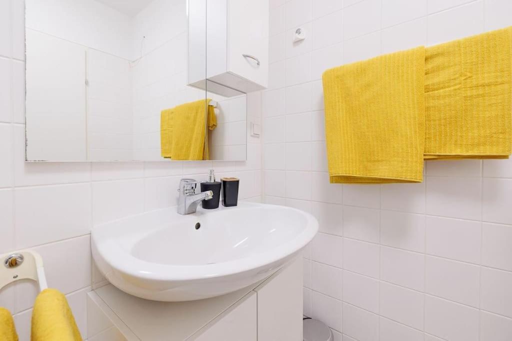 New! Cozy & Lovely Home In The 3Rd District Bécs Kültér fotó